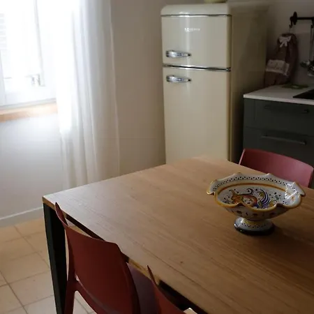 度假居 La Casa Nel Borgo 蒙泰卡斯特里利